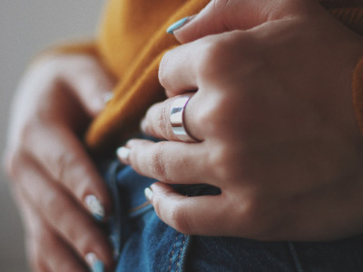 سوزش ادرار در زنان نشانه چیست؟ 14 علت + درمان سریع