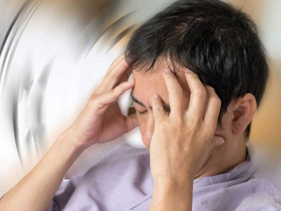 علت سرگیجه هنگام بلند شدن چیست؟ علل اصلی سرگیجه ناگهانی