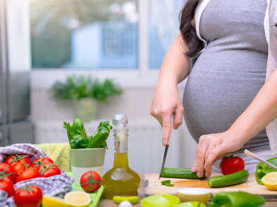 تغذیه ماه‌های اول بارداری برای رشد هوش جنین | بهترین رژیم تقویت IQ جنین